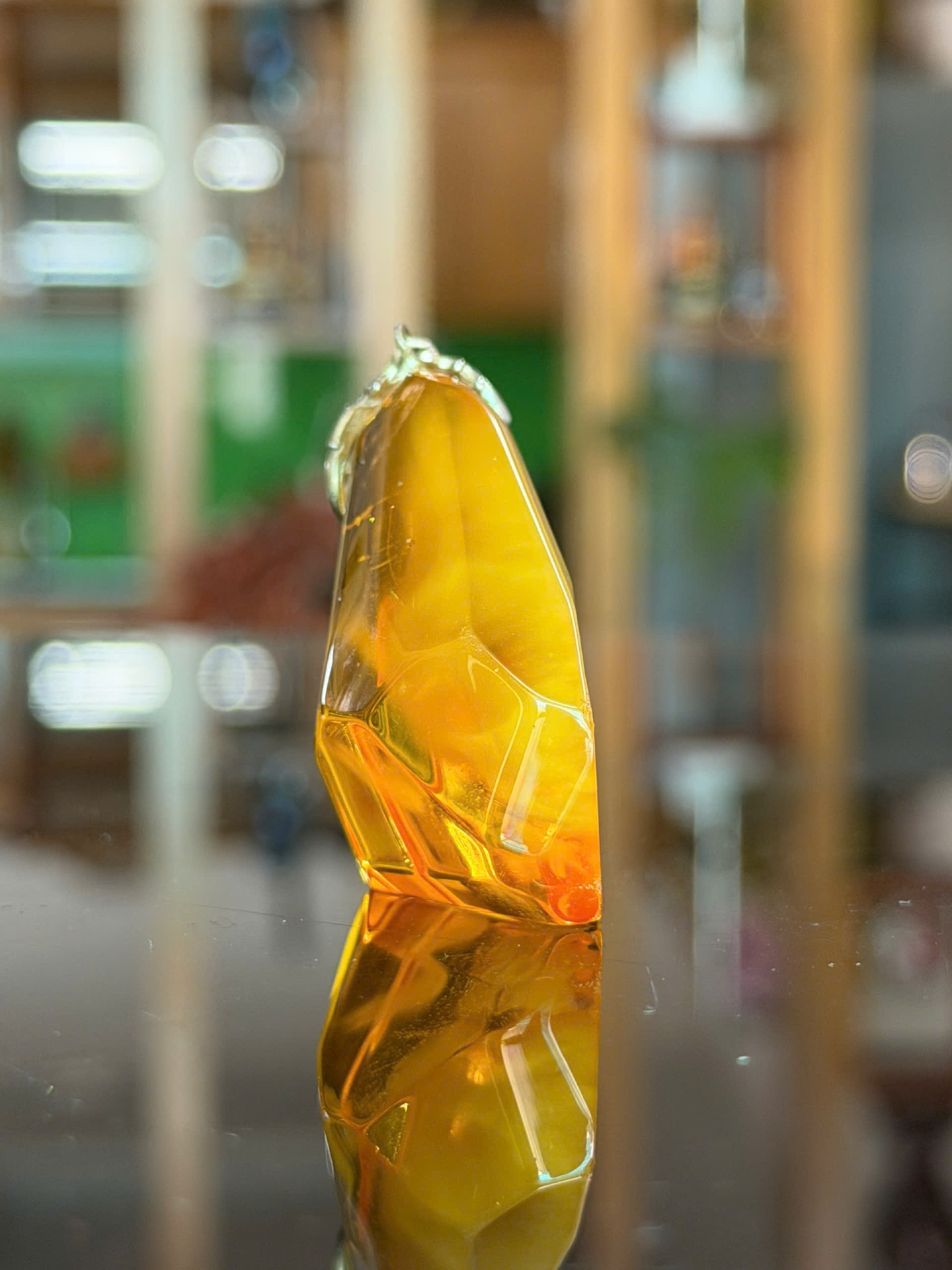 Mặt dây chuyền hổ phách MHP010422-02