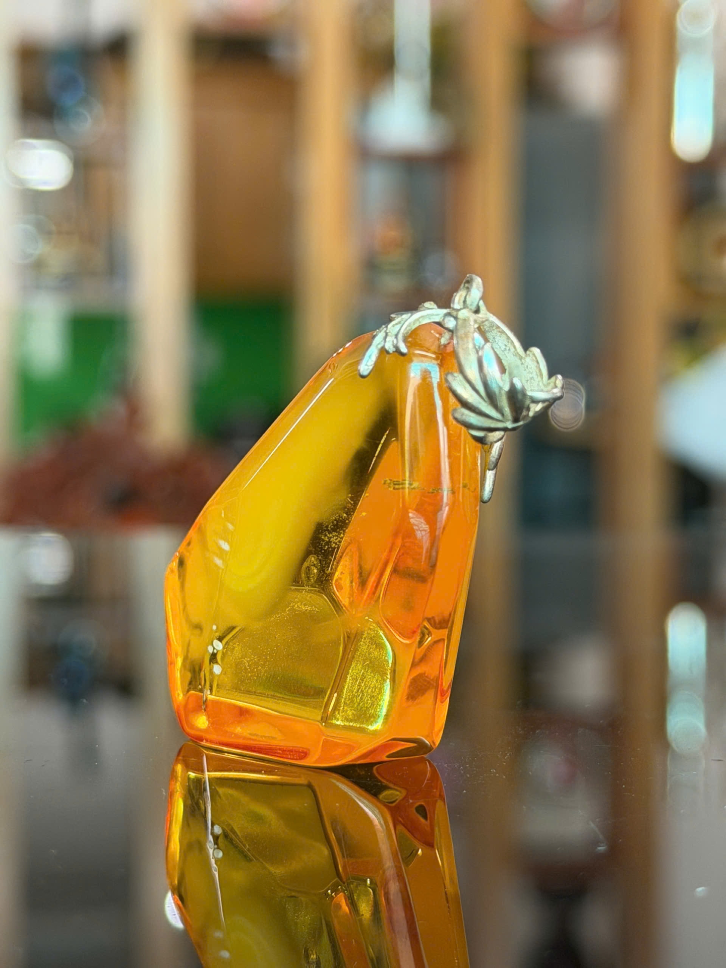 Mặt dây chuyền hổ phách MHP010422-02