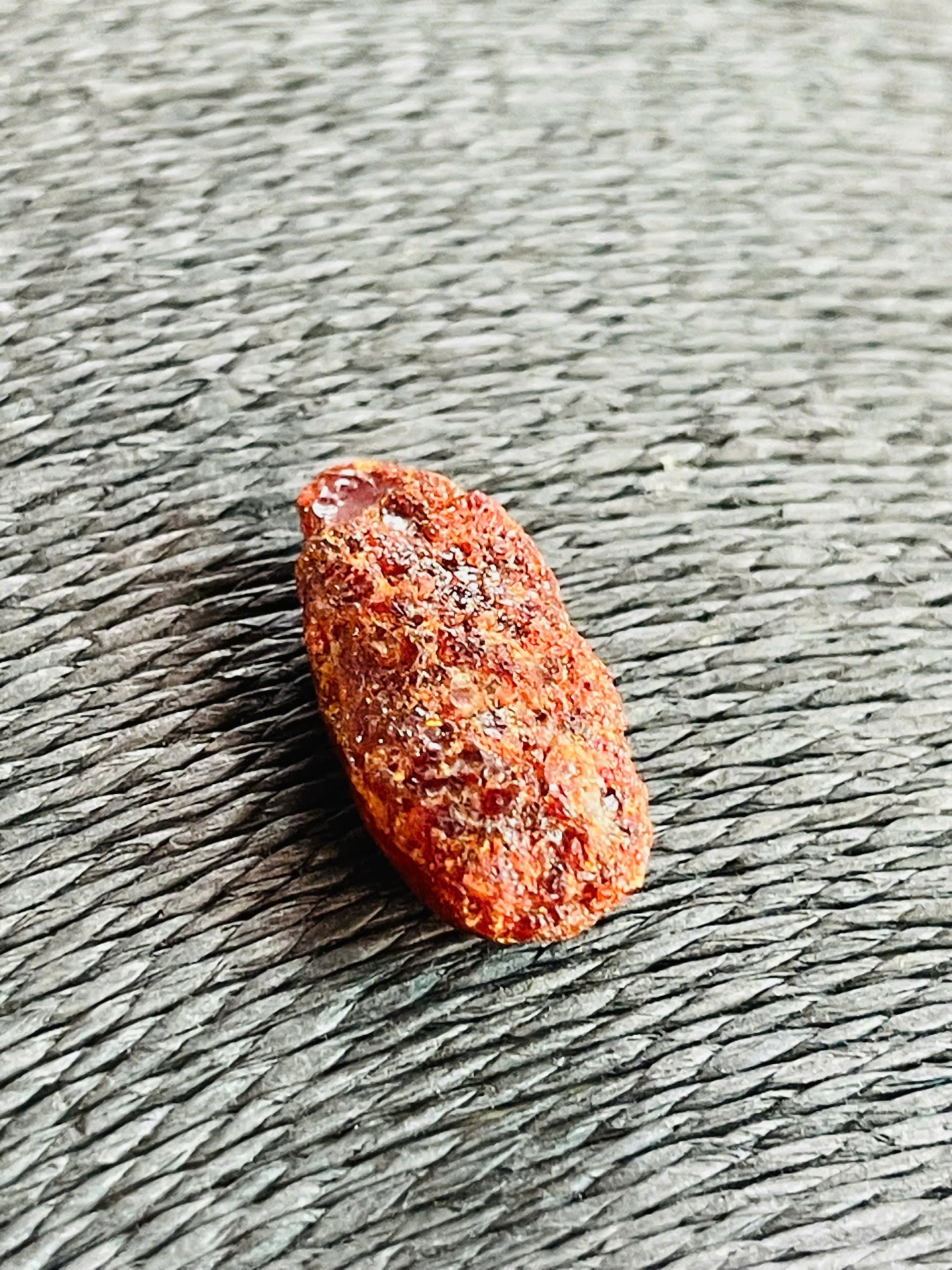 Viên Huyết Phách Tự Nhiên 100% – Kích thước 30x13x8mm, nặng 2g