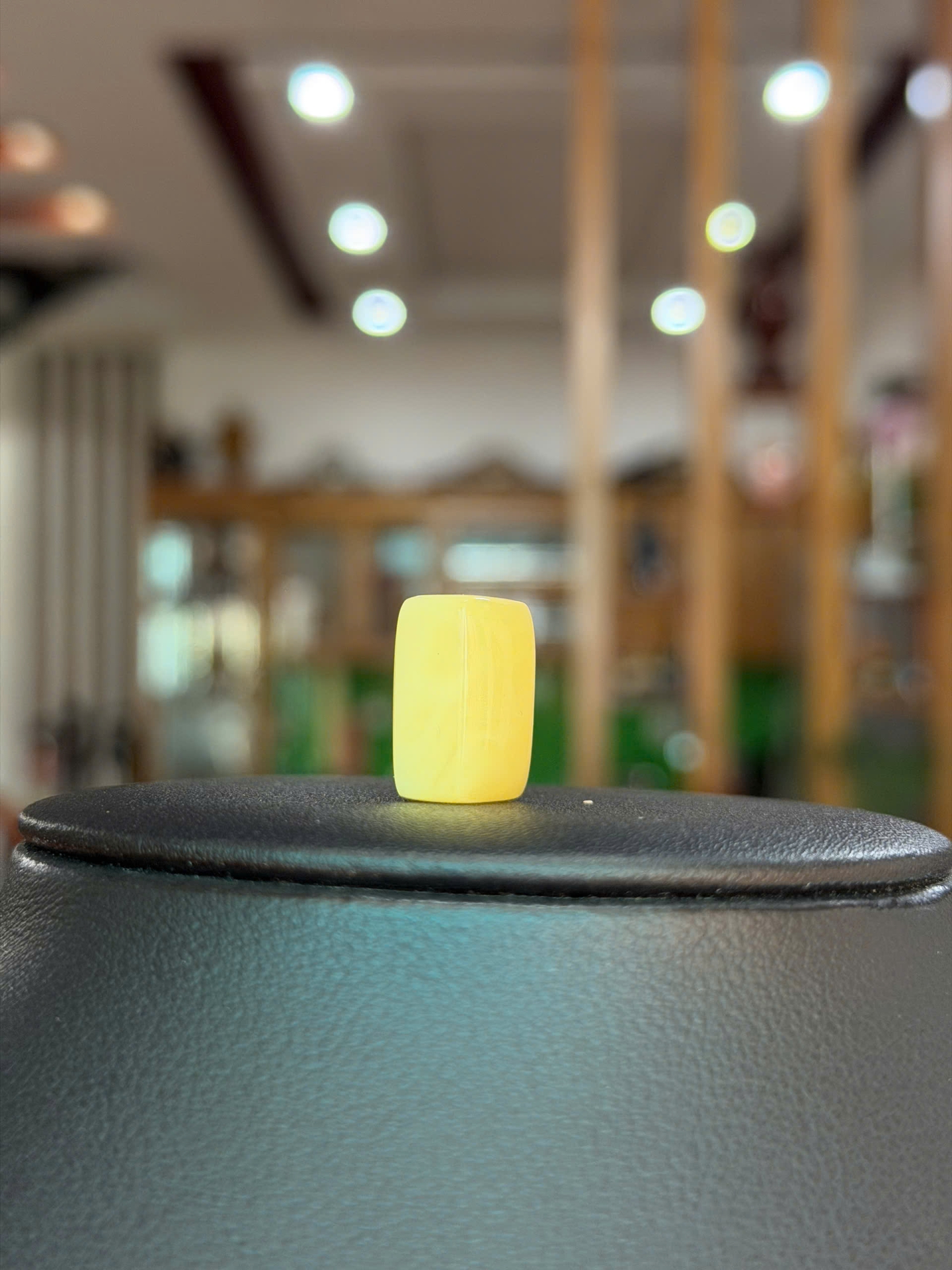 Đá Hổ Phách trắng ngà chưa gia công, chế tác MHP230311-01