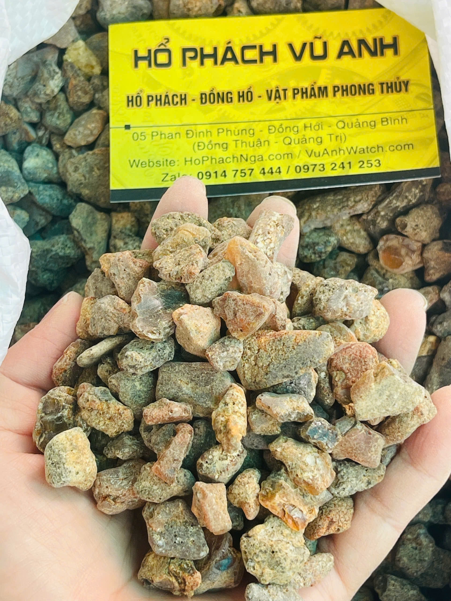 Tác Dụng Của Hổ Phách Thô Vụn – Năng Lượng Tự Nhiên Thanh Lọc và Cân Bằng