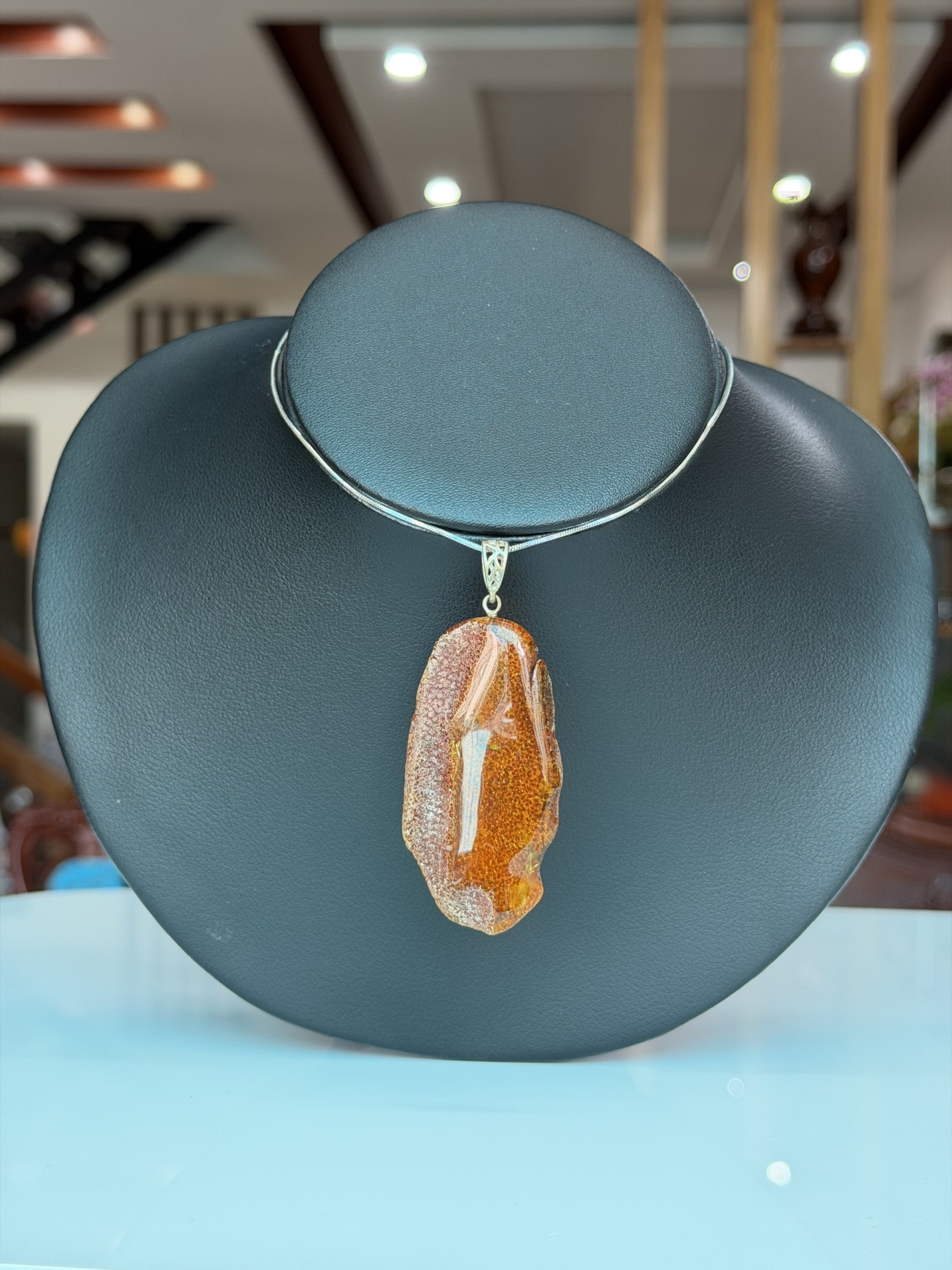 Mặt dây chuyền Hổ phách MHP230331-06