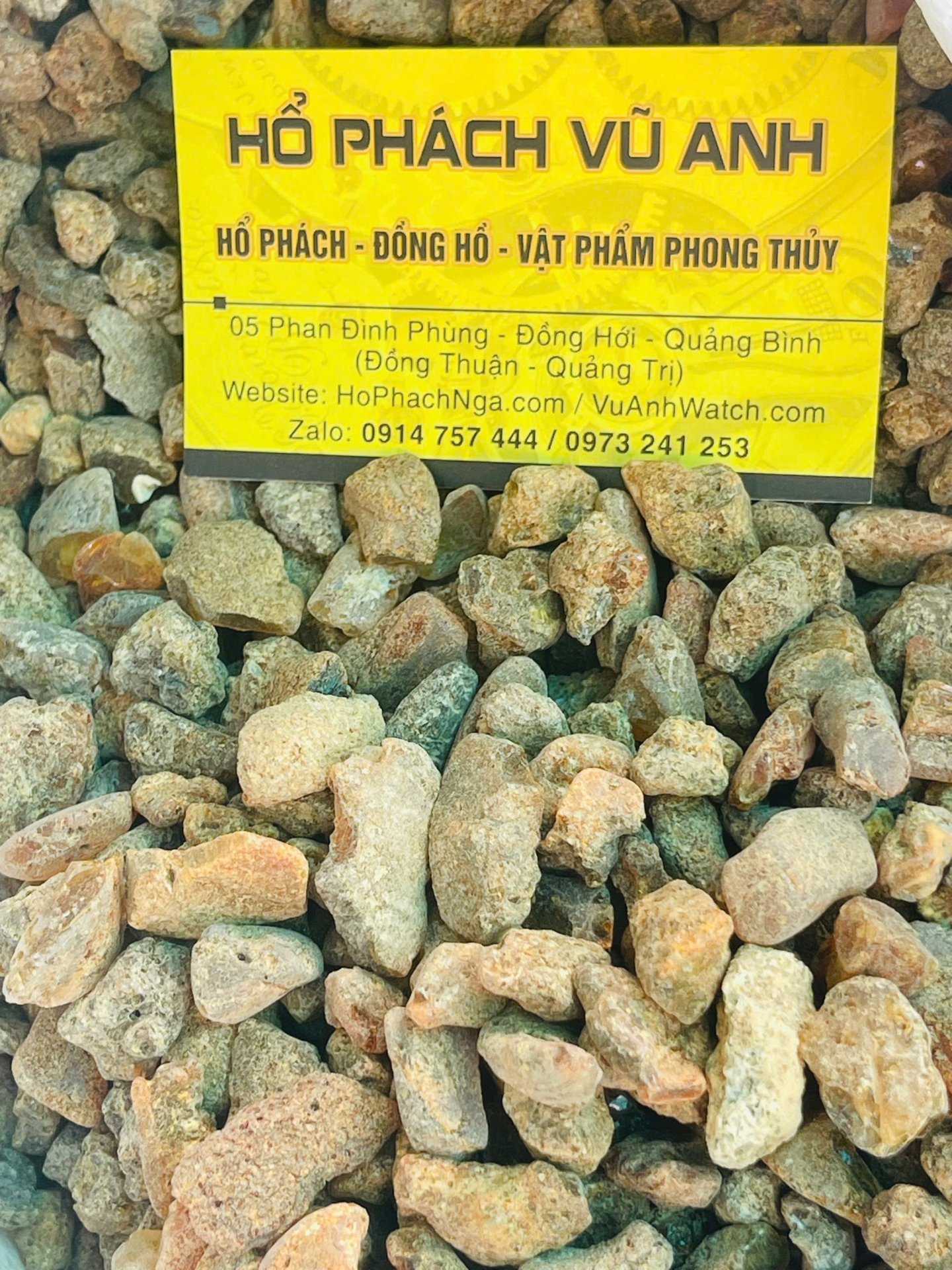 Tác Dụng Của Hổ Phách Thô Vụn – Năng Lượng Tự Nhiên Thanh Lọc và Cân Bằng
