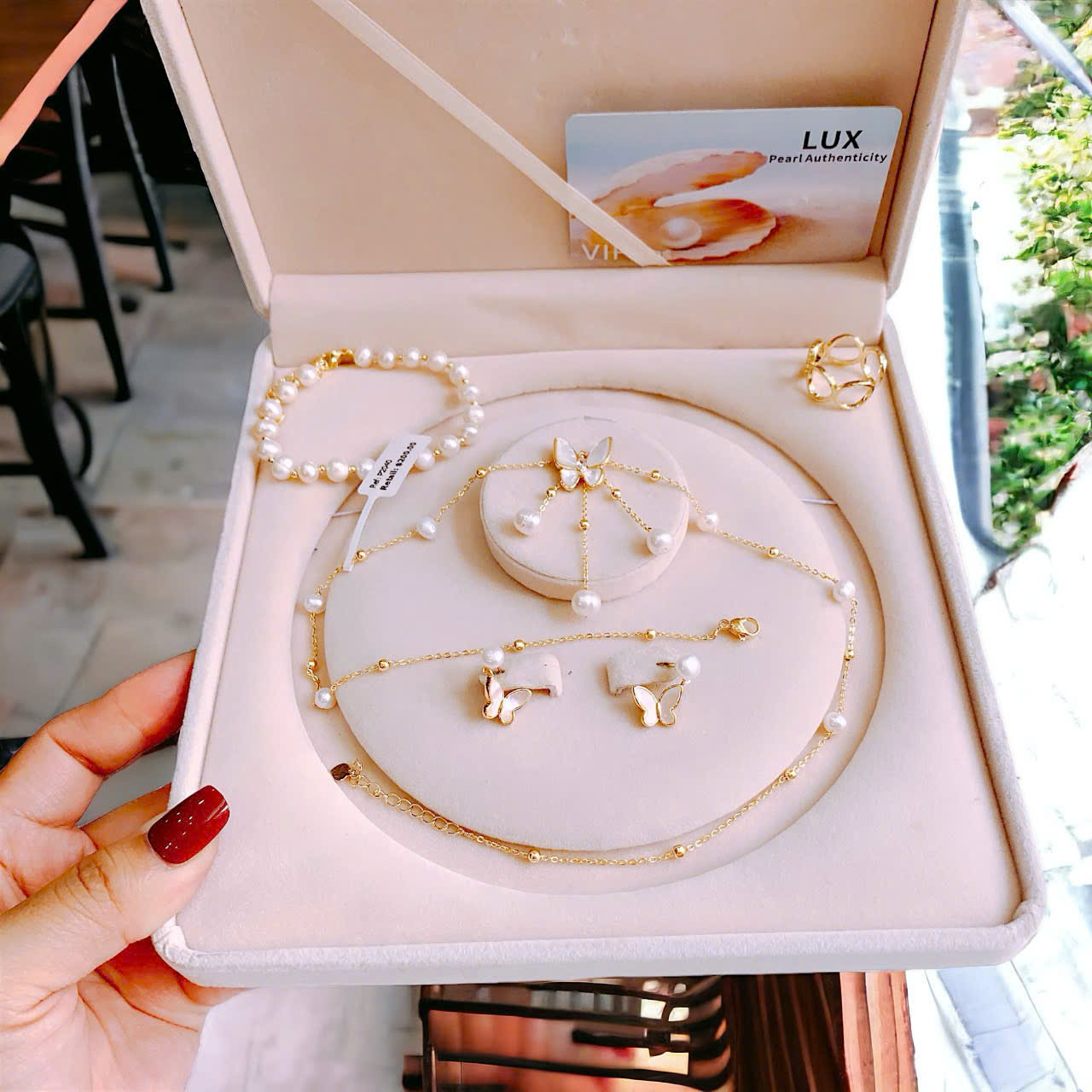 Bộ Trang Sức Ngọc Trai Thiết Kế Mặt Bướm – Sang Trọng, Tinh Tế Và Đầy Nữ Tính