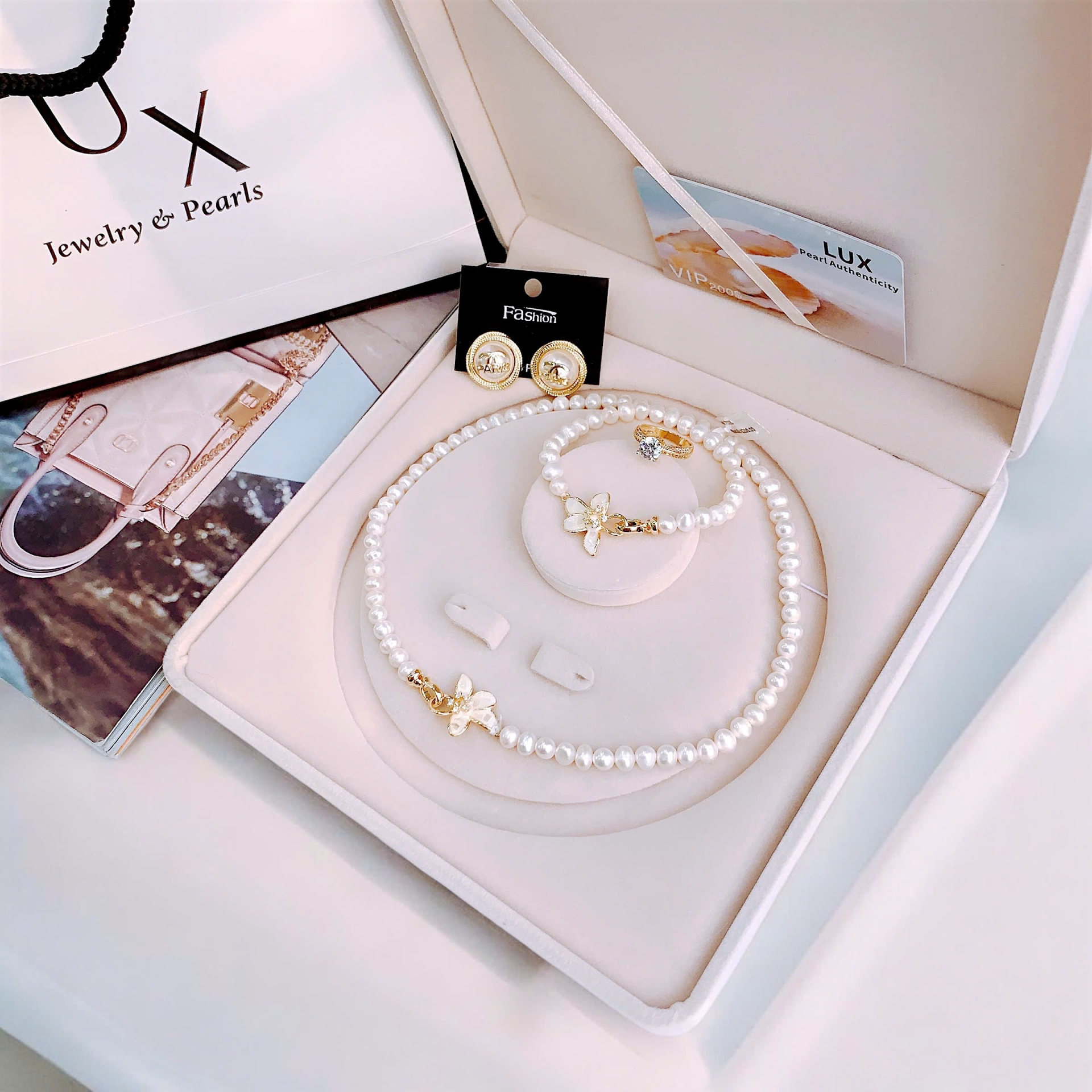 Set ngọc trai LUX P2095 – Đỉnh cao thanh lịch, tặng kèm nhẫn và hoa tai cao cấp