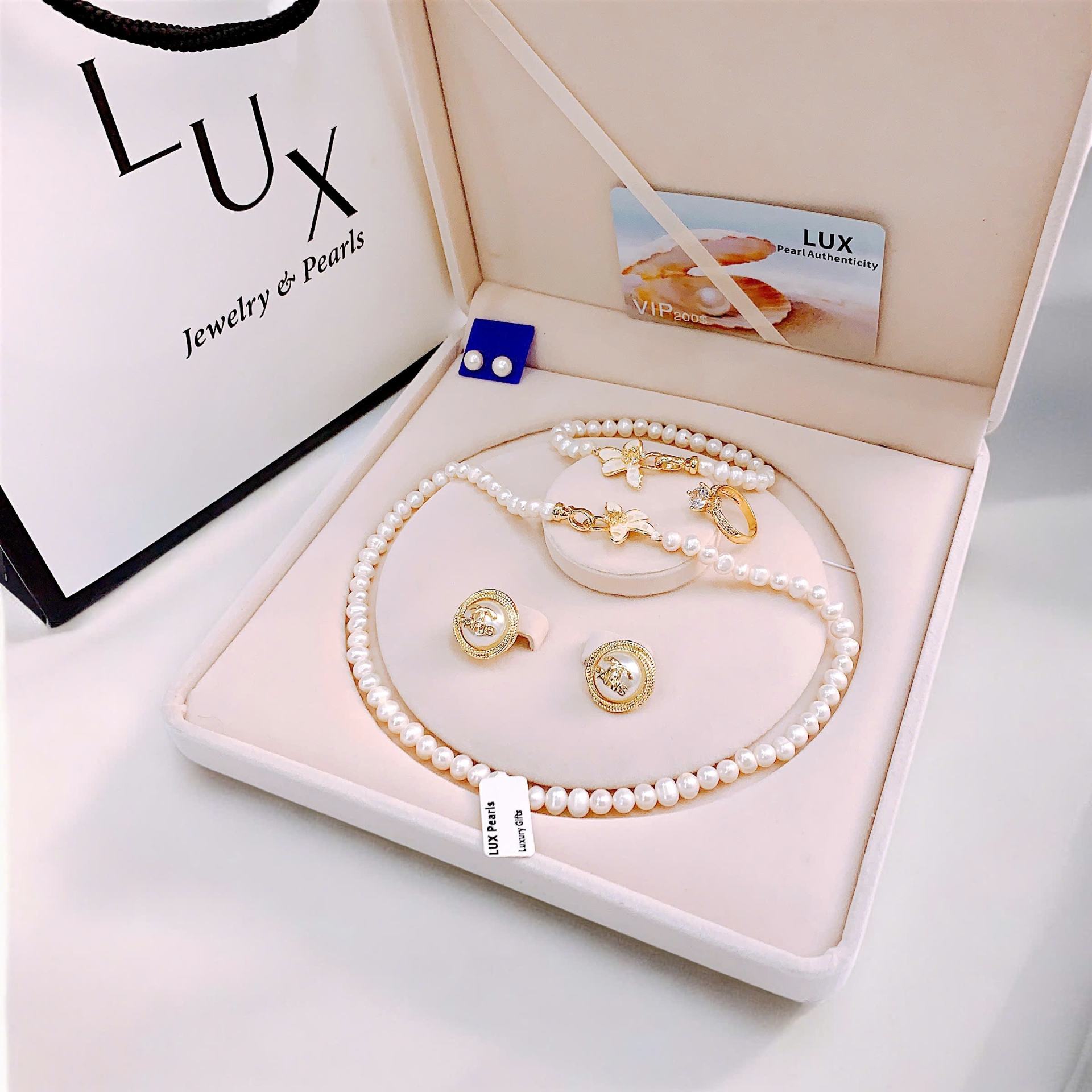 Set ngọc trai LUX P2095 – Đỉnh cao thanh lịch, tặng kèm nhẫn và hoa tai cao cấp