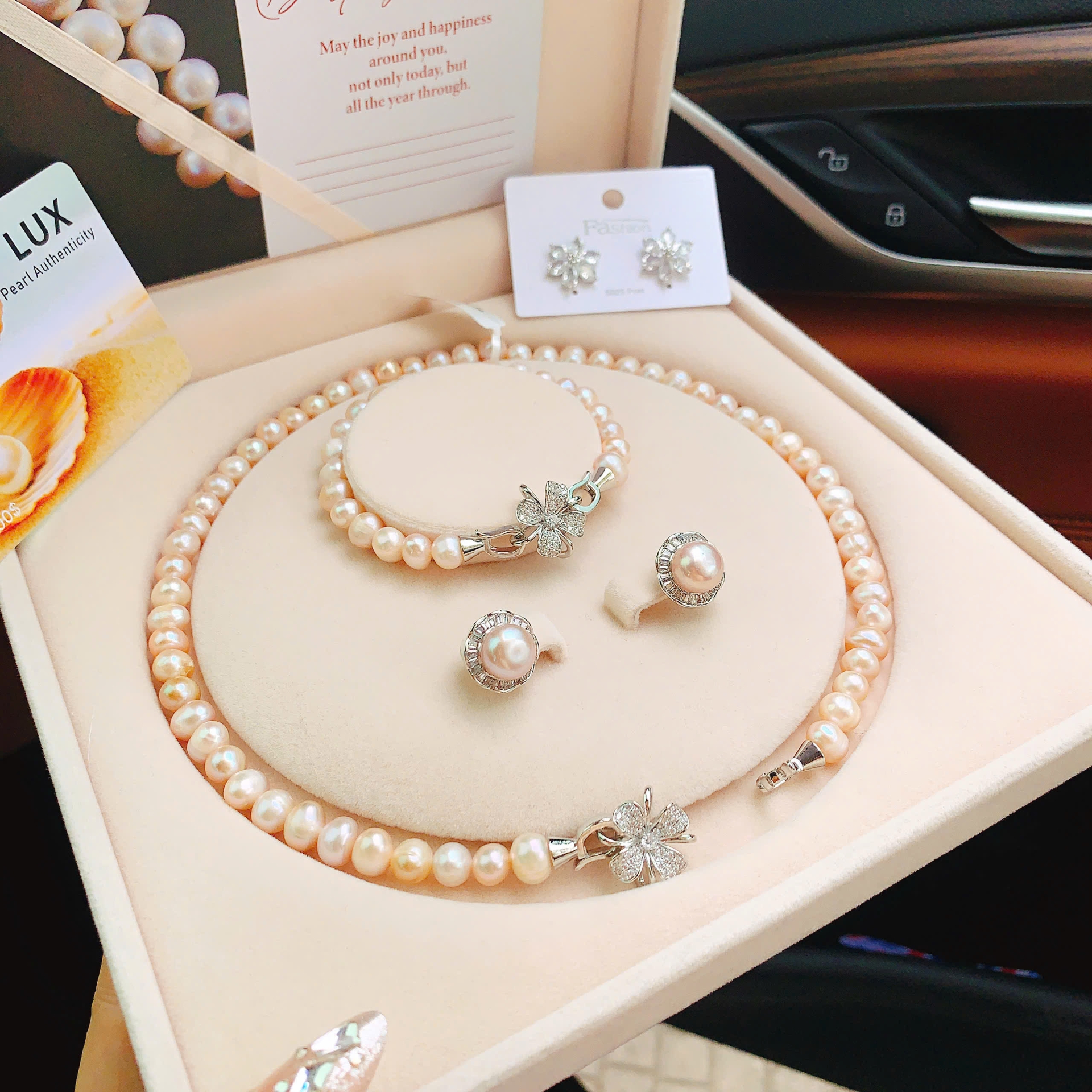 Vòng Ngọc Trai P3075 Ánh Hồng – Sang Trọng, Tinh Tế & Chuẩn Khí Chất Quý Cô