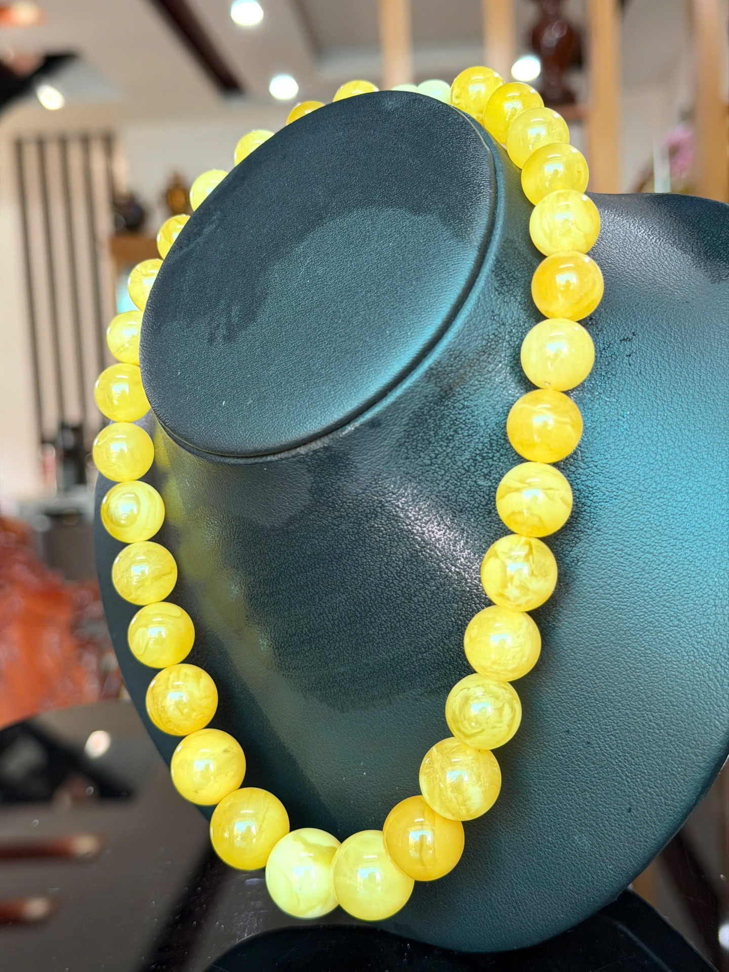 Vẻ Đẹp Quyền Quý: Vòng Cổ Hổ Phách Baltic Tự Nhiên Nguyên Khối Sắc Vàng Vân Trắng Sữa 190326-01