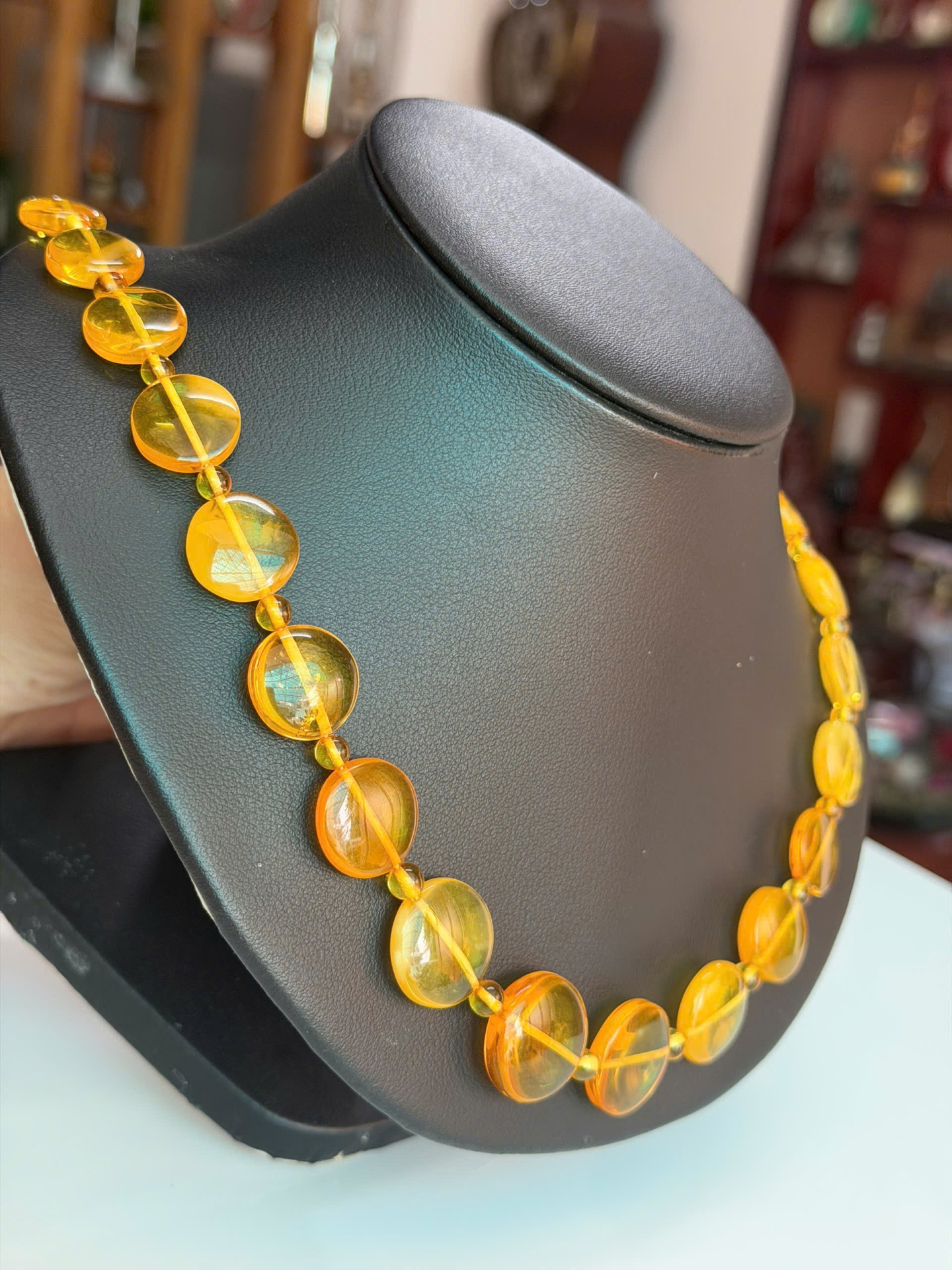 Vòng cổ hổ phách hạt đĩa đẹp, độc VCHP 010422-15