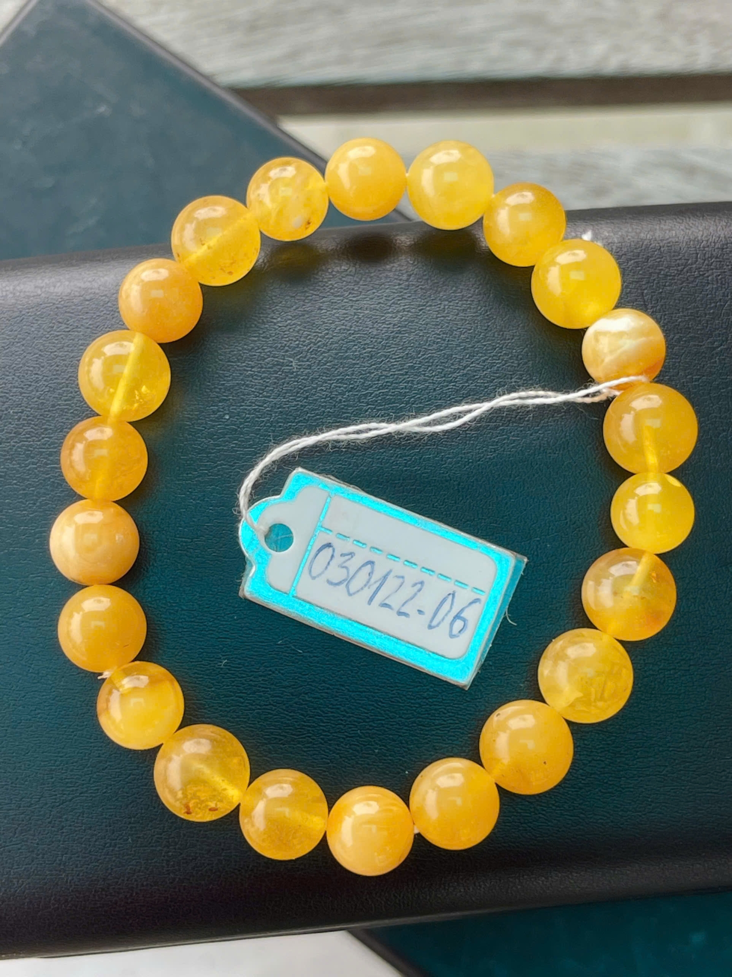 Vòng Hổ Phách Nga vàng bơ VHP030122-06 7,6g 8,8 ly size 15,5 cm
