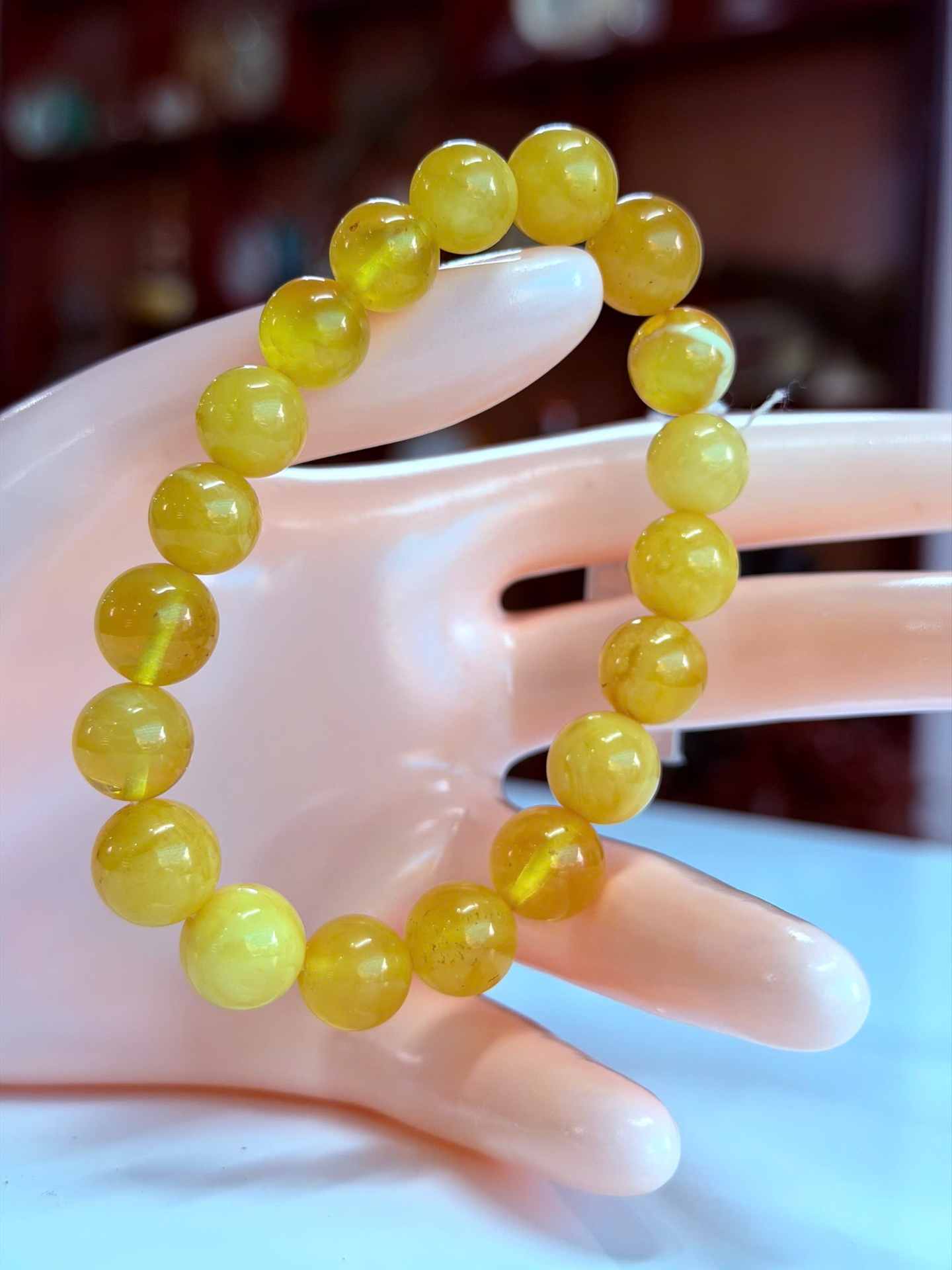 Gom hết nắng Thu vào trong một chiếc vòng tay hổ phách VHP180522-08