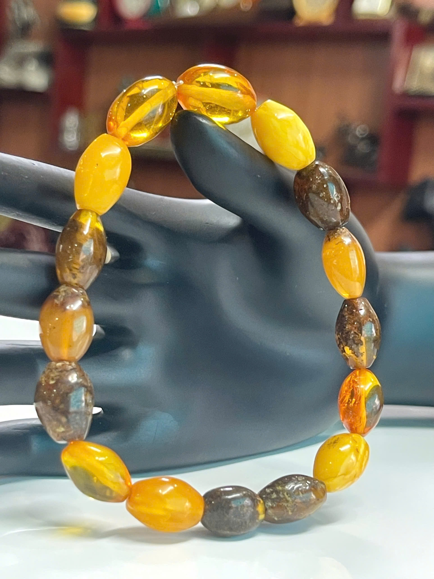 Vòng hổ phách Nga Baltic tự nhiên 100% – Nguyên khối hạt oval phối màu cổ điển, đeo rất “có hồn” VHP181225-02