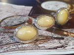 Bộ nhẫn bông tai Hổ phách - Mặt vàng bơ trắng, nhẫn bạc nguyên chất 925