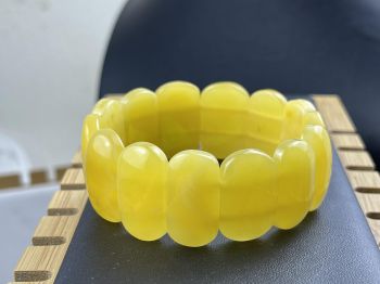 Vòng tay hổ phách VTHP251121-01 25g 24x14x6 ly size 22 cm