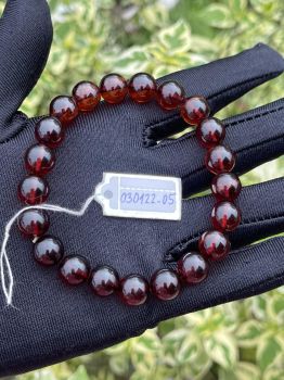 Vòng hổ phách đỏ huyết dụ VHP030122-05 10g 9,6 ly size 17,2 cm