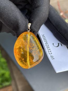 Mặt dây chuyền hổ phách MHP020322-05