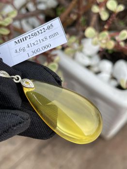 Mặt dây chuyền hổ phách MHP250322-05