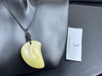 Mặt dây chuyền hổ phách MHP010422-03