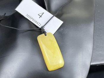 Mặt dây chuyền hổ phách MHP010422-04