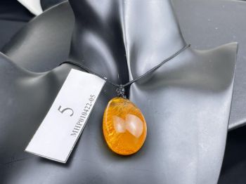 Đá hổ phách màu vàng cam MHP010422-05