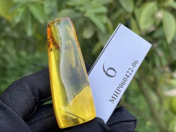 Mặt dây chuyền hổ phách MHP060422-06 Thạch Tụ Linh Khí