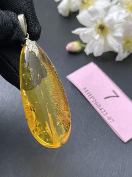 Mặt dây chuyền hổ phách MHP260422-07