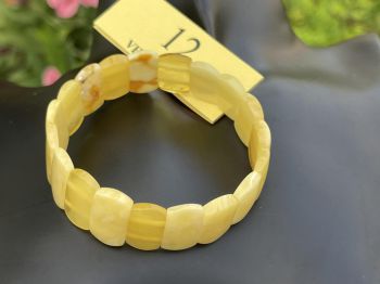 Vòng tay hổ phách Tự Nhiên Nguyên Khối – Vẻ Đẹp Sang Trọng, Mang Lại May Mắn Và Bình An VHP180522-12