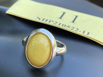 Nhẫn hổ phách Nga bọc bạc 925 _ Khám Phá Vẻ Đẹp Vượt Thời Gian Của Vòng Cổ Hổ Phách Tự Nhiên Baltic Hàng Triệu Năm NHP210522-11