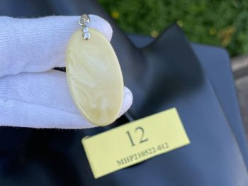 Mặt dây chuyền hổ phách – Biểu Tượng Của Thịnh Vượng, May Mắn Và Sức Khỏe MHP210522-12