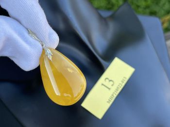 Mặt dây chuyền hổ phách móc chiếc lá bạc - Mặt Dây Chuyền Hổ Phách Nguyên Khối Vàng Bơ – Trang Sức Sang Trọng Cho Người Yêu Phong Thủy MHP210522-13