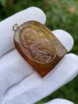 Mặt Hổ Phách chúa Giê Su, Đức Mẹ Maria - Đức Mẹ Maria bồng Thiên Chúa Giê Su