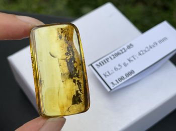 Mặt hổ phách phong thủy tự nhiên – trang sức tinh tế mang lại năng lượng tích cực MHP120622-05