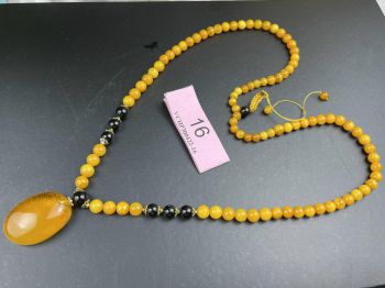 Vòng cổ hổ phách bùa hộ mệnh phong thủy ý nghĩa VCHP300422-16