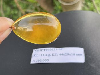 Vòng hổ phách phong thủy cho nam – thể hiện bản lĩnh và sự mạnh mẽ của phái mạnh MHP040622-07