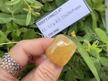 Mặt dây chuyền hổ phách nguyên khối – xu hướng trang sức cao cấp năm 2025 MHP190622-07