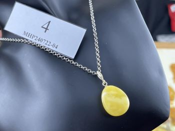 Mặt dây chuyền đá hổ phách vàng MHP240722-04