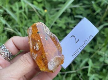 Đá hổ phách vàng ánh cam siêu phẩm MHPT310722-02