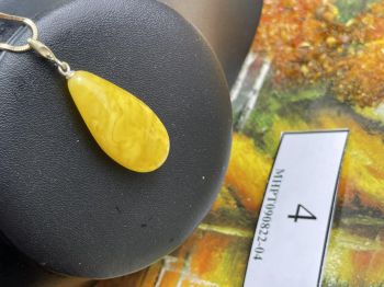 Mặt dây chuyền Hổ Phách tự nhiên móc bạc MHP090822-04