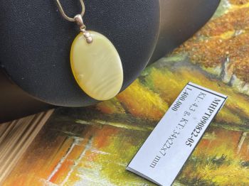 Mặt dây chuyền hổ phách màu trắng sữa MHPT090822-05