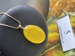 Mặt dây chuyền hổ phách màu trắng sữa MHPT090822-05