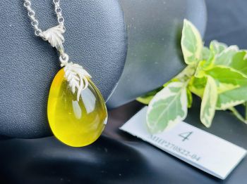 Mặt dây chuyền hổ phách MHP270822-04