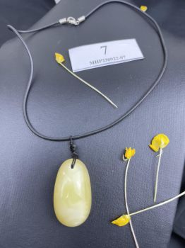 Mặt dây chuyền hổ phách tự nhiên 100% MHP230922-07