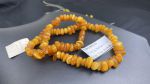 Vòng hổ phách cổ màu vàng mỡ gà nguyên tag cực hiếm VCHP230922-12