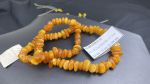 Vòng hổ phách cổ màu vàng mỡ gà nguyên tag cực hiếm VCHP230922-12