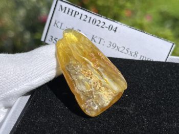 Mặt dây chuyền hổ phách MHP121022-04