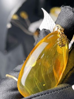 Mặt dây chuyền Hổ phách Nga MHP101222-01 có côn trùng – Tuyệt tác thiên nhiên ẩn chứa thời gian