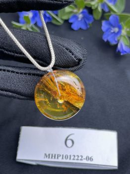 Mặt Dây Chuyền Hổ Phách Đồng Điếu MHP101222-06 – Tinh Hoa Nghệ Thuật Từ Thiên Nhiên