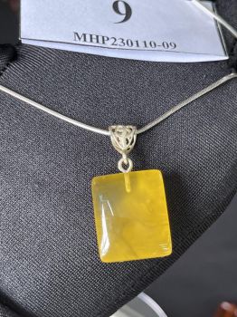 Mặt dây chuyền hổ phách MHP230110-09