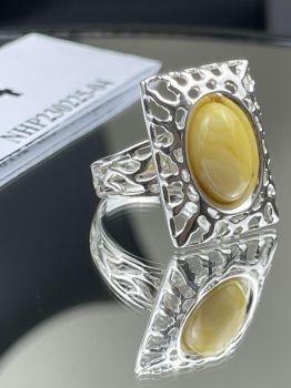 Nhẫn Hổ phách vàng sữa bọc bạc NHP230225-04