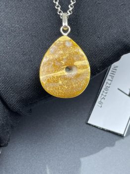 Mặt dây chuyền đá Hổ phách Nga thô MHPT230225-07